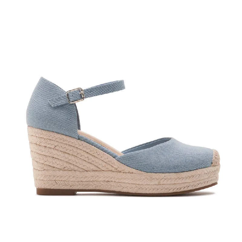 Women's Ankle - Strap Sandals with a Block Heel in Red for a Sophisticated StyleWomen's Ankle - Strap Sandals with a Block Heel in Red for a Sophisticated StyleNUMERO SIX