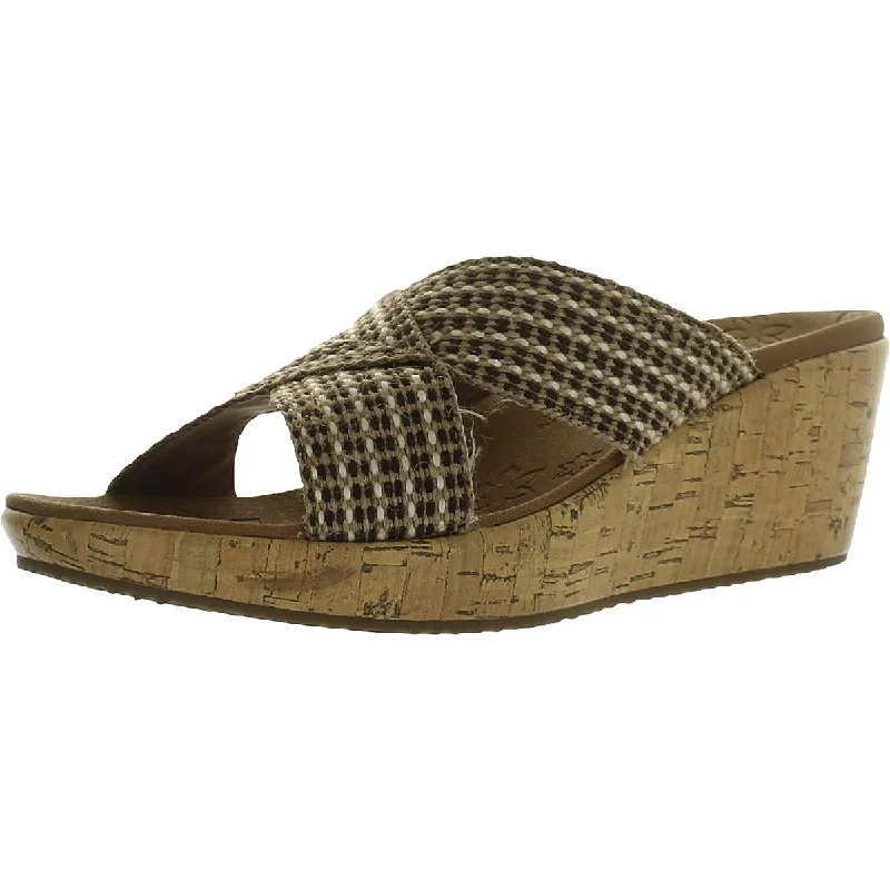 Anti - Slip Women's Sandals with a Grooved Sole in Green for Outdoor AdventuresAnti - Slip Women's Sandals with a Grooved Sole in Green for Outdoor AdventuresSkechers Womens Dressy Padded Insole Wedge Sandals