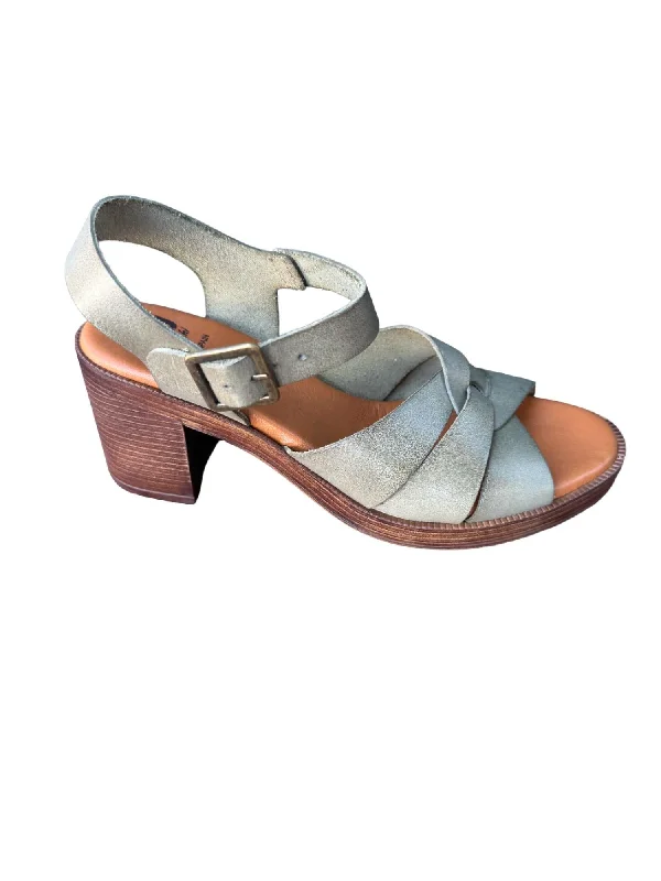 Anti - Slip Women's Sandals with a Grooved Sole in Green for Outdoor AdventuresWomen Penelope Sandal In Oliva Anti - Slip Women's Sandals with a Grooved Sole in Green for Outdoor AdventuresWomen Penelope Sandal In Oliva