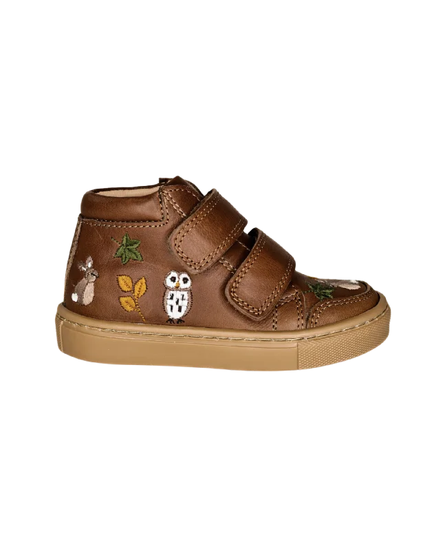 Patterned Print Women's Sneakers in Floral Designs for a Feminine and Fashion - Forward LookSneaker Woodland - Hazelnut Patterned Print Women's Sneakers in Floral Designs for a Feminine and Fashion - Forward LookSneaker Woodland - Hazelnut