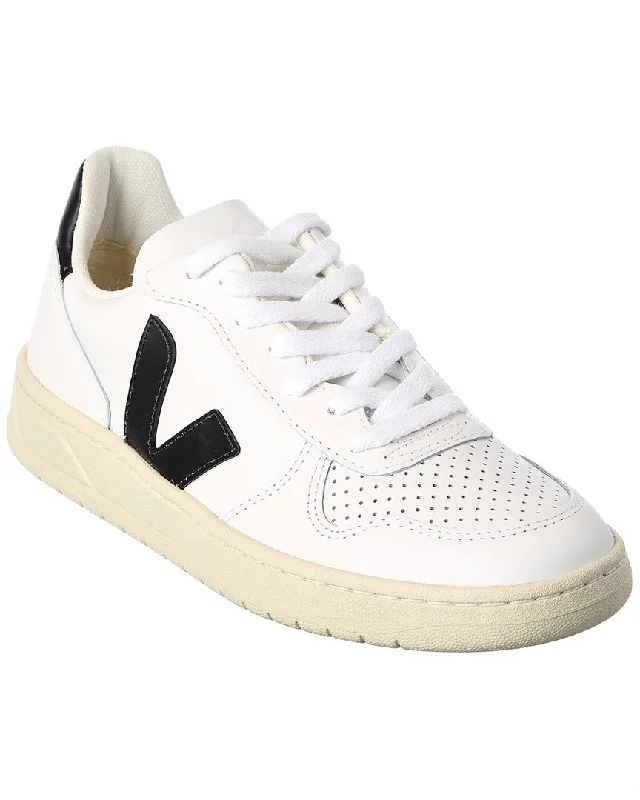 Women's Sneakers with Removable Insoles for Easy Cleaning and CustomizationVEJA V-10 Leather Sneaker
