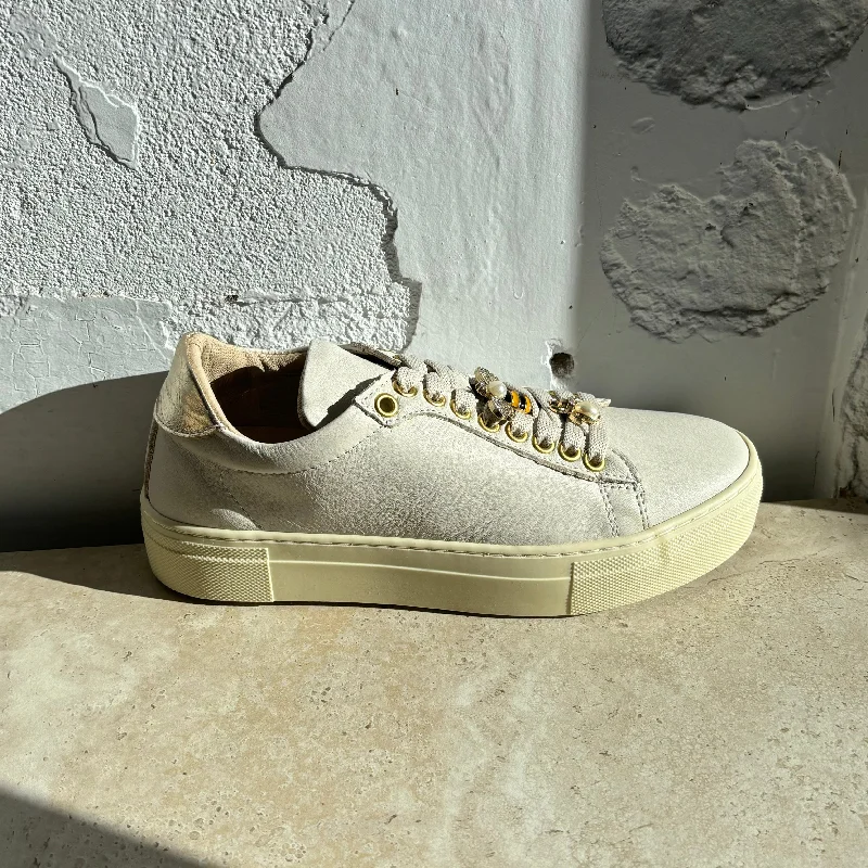 Breathable Mesh Women's Running Sneakers with Reflective Trim for Nighttime JoggingWave 26068 Beige Platino Bee Sneaker Breathable Mesh Women's Running Sneakers with Reflective Trim for Nighttime JoggingWave 26068 Beige Platino Bee Sneaker