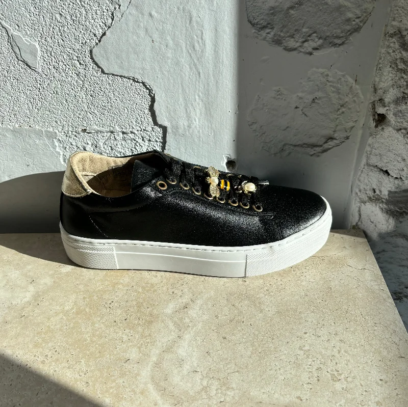 Smart - Tech Women's Sneakers with Fitness Tracking Features for Active Lifestyle EnthusiastsWave 26068 Black Bee Sneaker Smart - Tech Women's Sneakers with Fitness Tracking Features for Active Lifestyle EnthusiastsWave 26068 Black Bee Sneaker